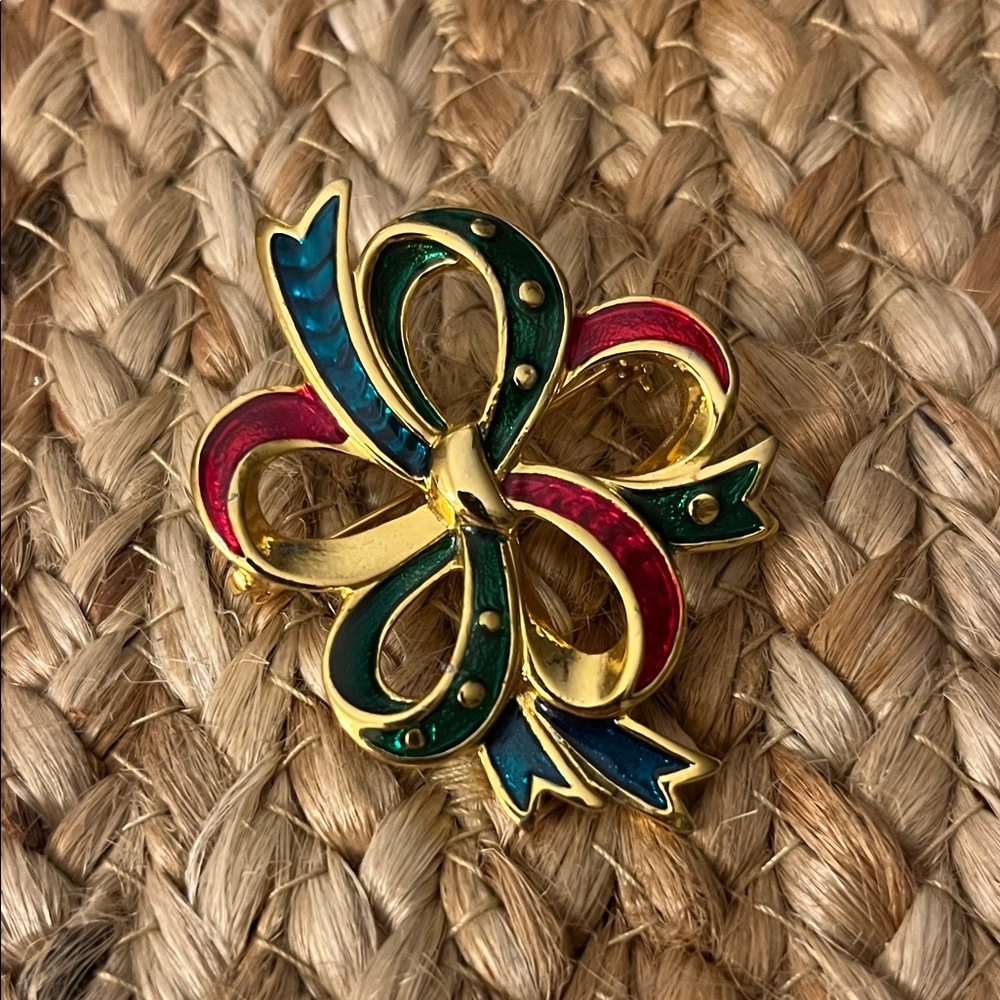 Danecraft Vintage‎ Gold Tone and Multicolor Enamel Bow Christmas Brooch